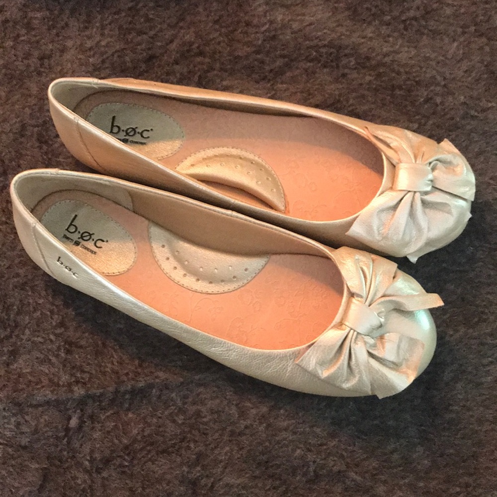 Ladies Gold ballet style shoes - - Never been Worn